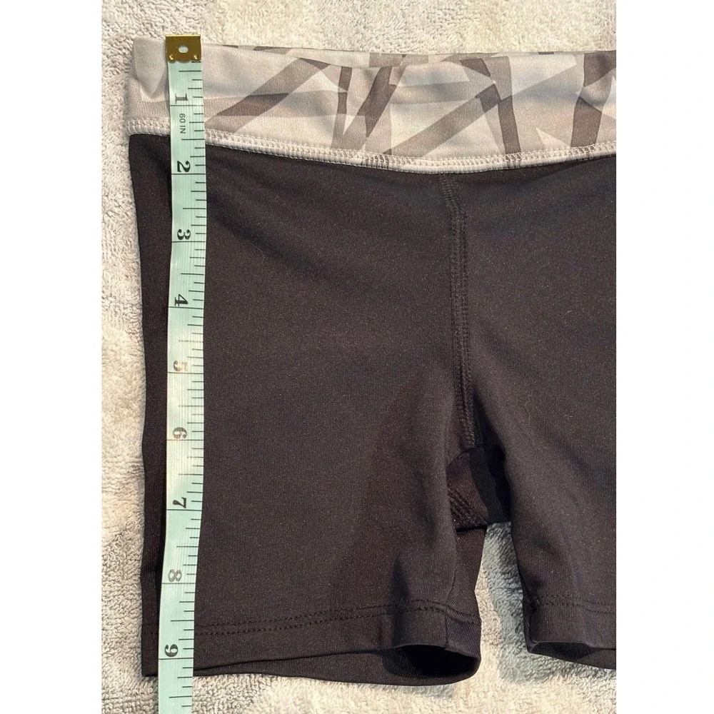 Old Navy Active Girls Black Compression Athletic Shorts Size XS 5 Geometric Band